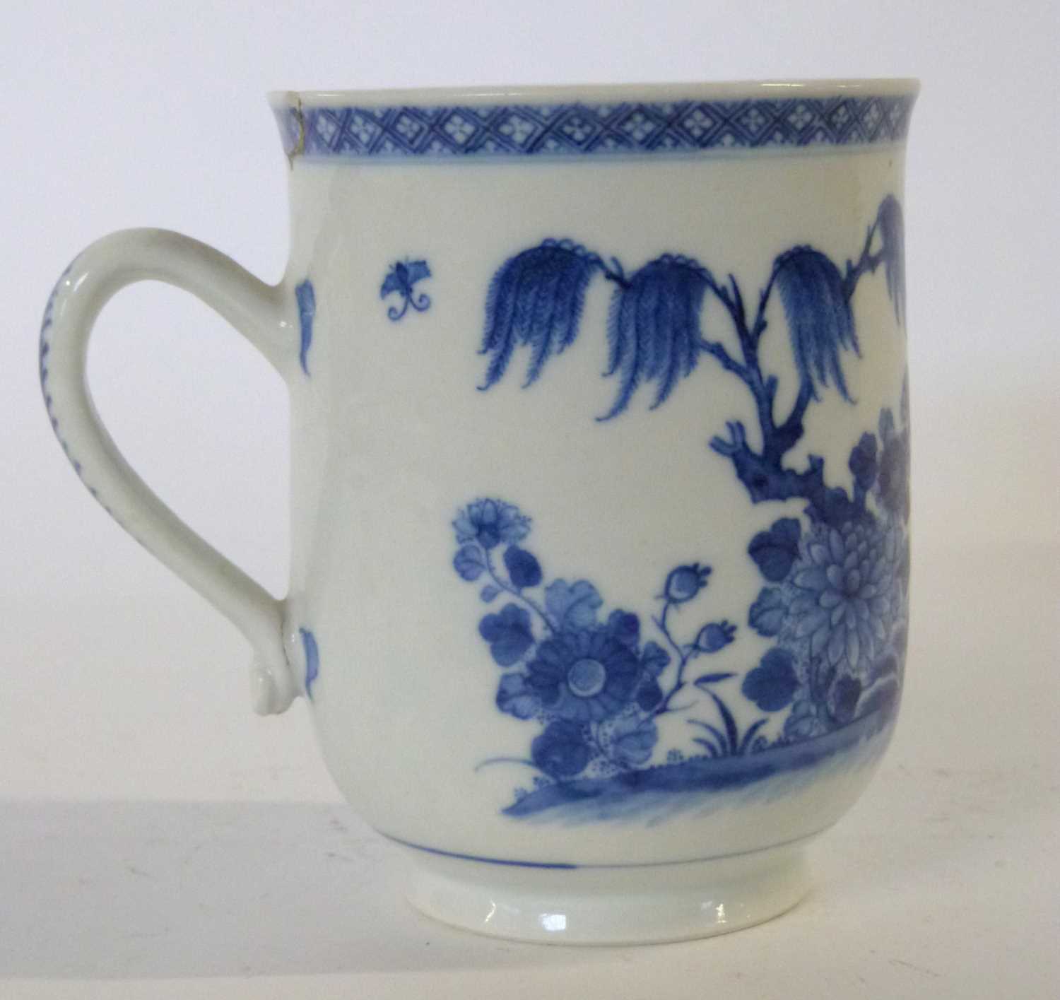 A 18th Century Chinese export porcelain tankard with blue and white design (large chip to rim), - Image 2 of 5