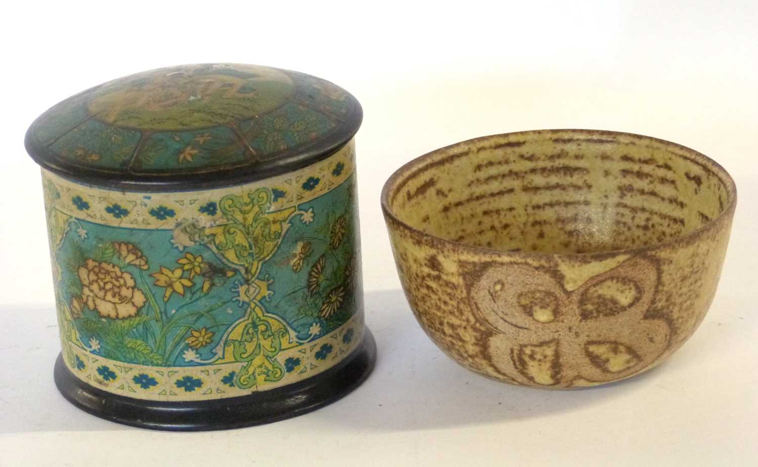 A small Studio Pottery bowl and lacquered tin with printed design - Image 2 of 5