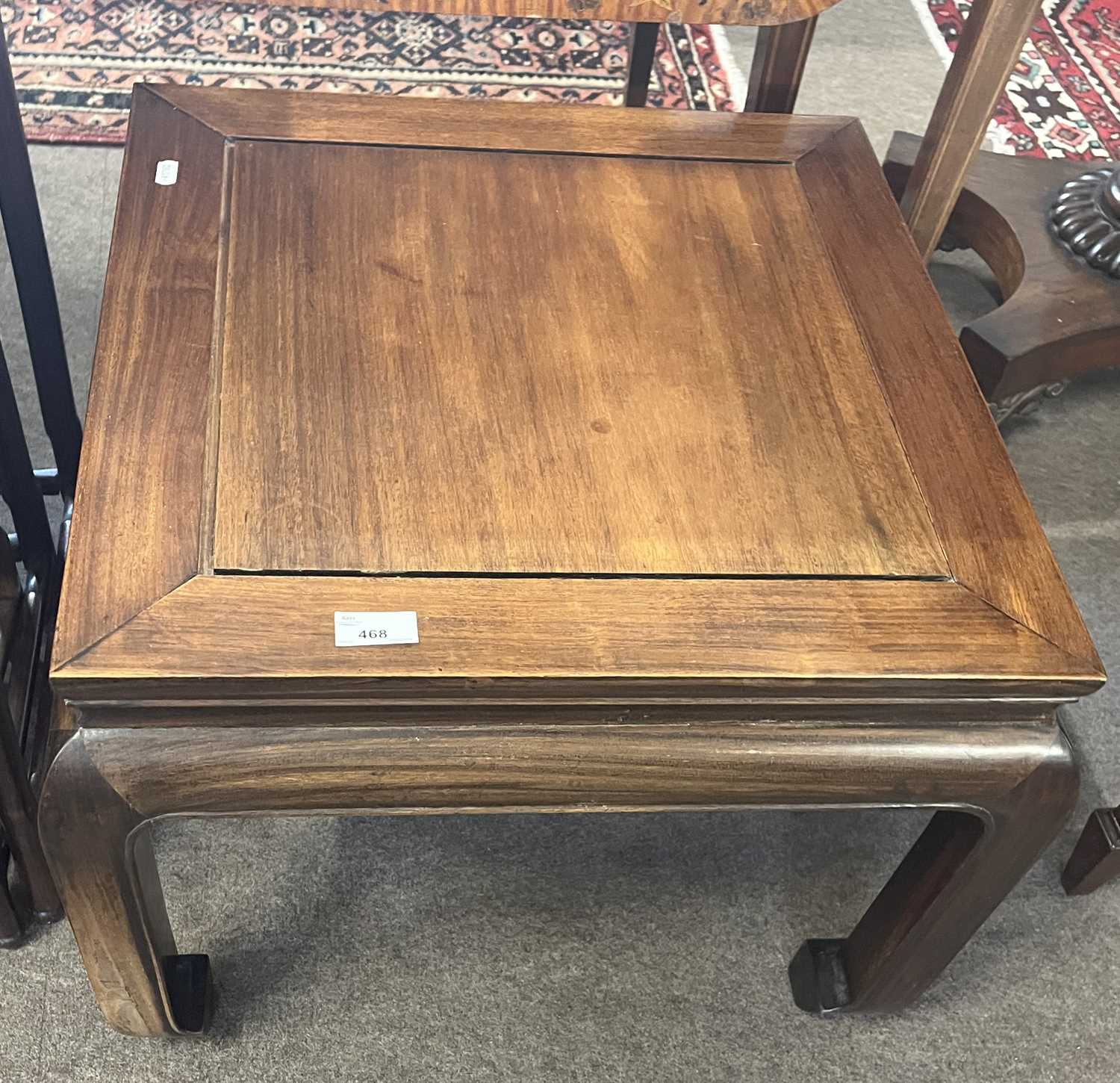 Contemporary Chinese hardwood lamp table of square form set on inswept legs - Image 4 of 4