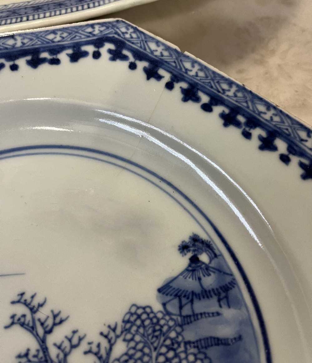 Group of Chinese porcelain wares including a late 18th Century blue and white dish, 18th Century - Image 3 of 16