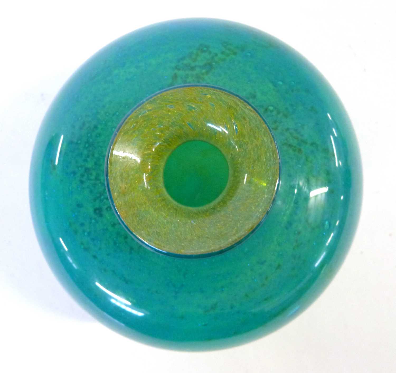 A very rare early Mdina Glass spherical vase with blue/green bubbled exterior and sandy coloured - Image 4 of 7