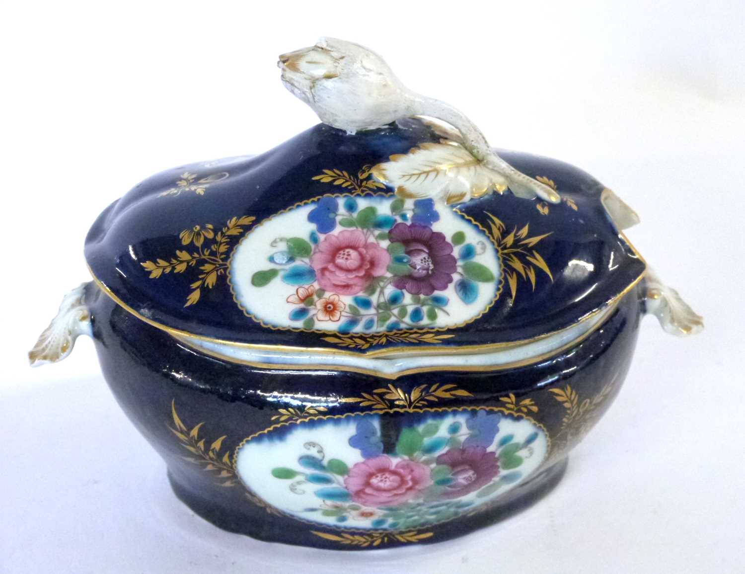 A Worcester porcelain small dessert tureen and cover, the gros bleu ground with panels of floral - Image 2 of 5