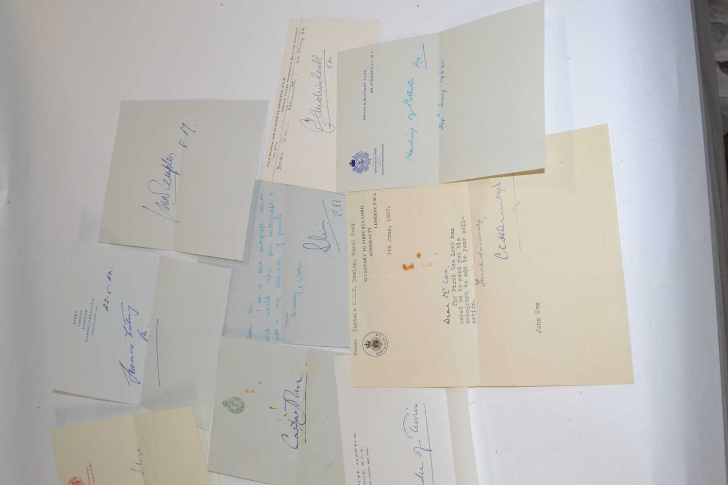 Envelope containing a quantity of autographs of mainly military and political figures from the - Bild 3 aus 3