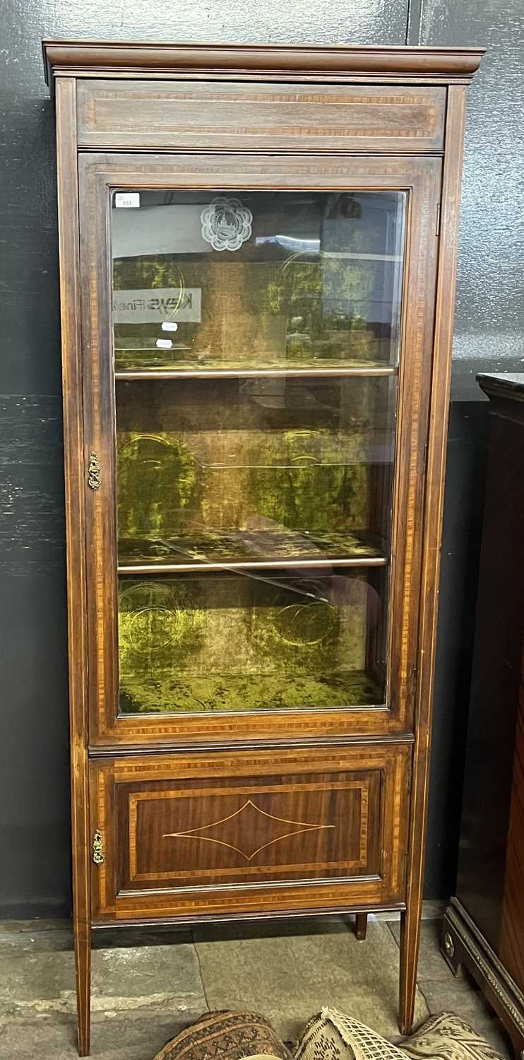 A pair of Edwardian mahogany and inlaid display cabinets with fabric lined interiors and cupboard - Image 2 of 5