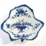 A Worcester pickle dish with floral design