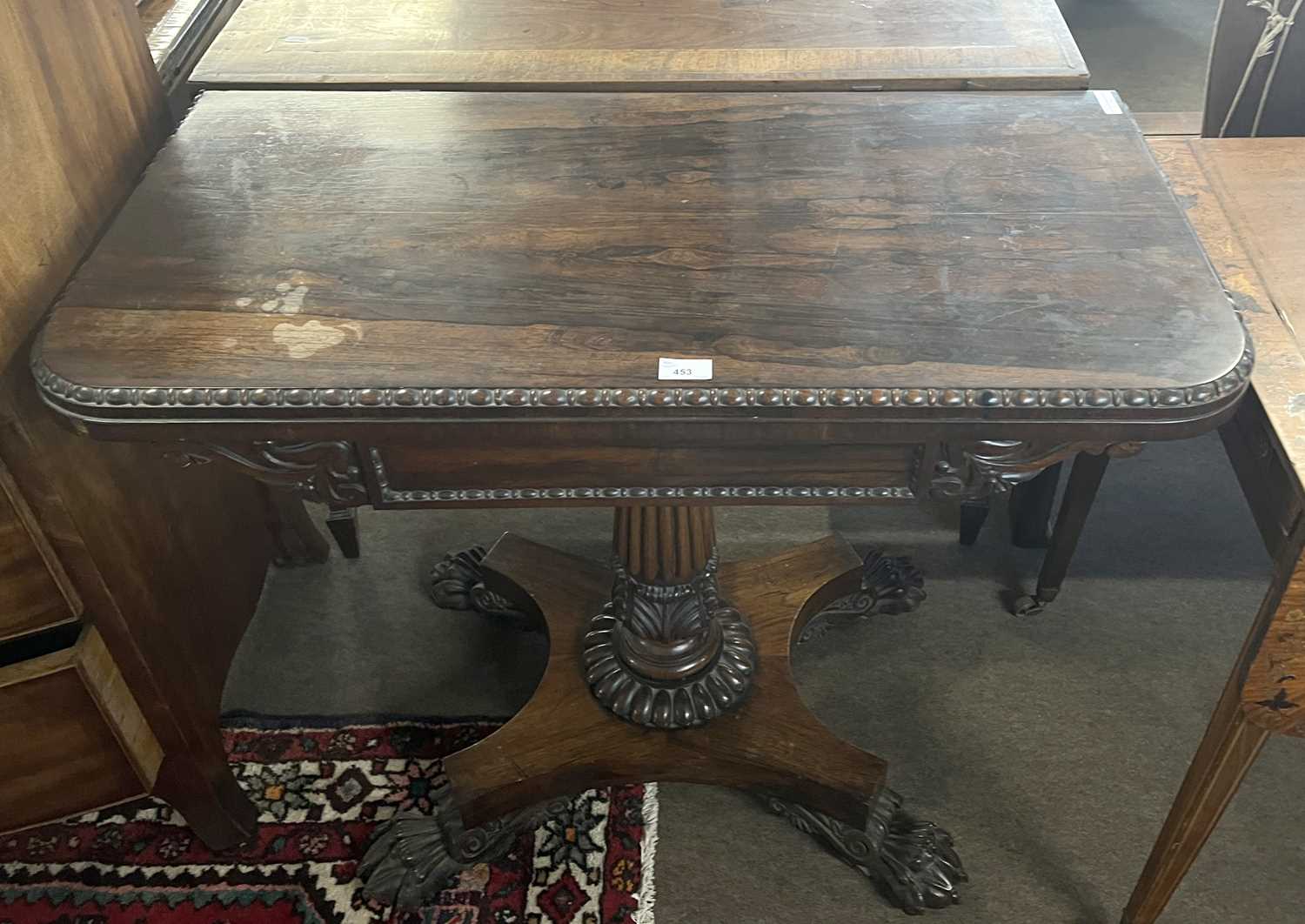 An early 19th Century rosewood card table, the top with red baize lining set on a fluted column with - Bild 5 aus 5