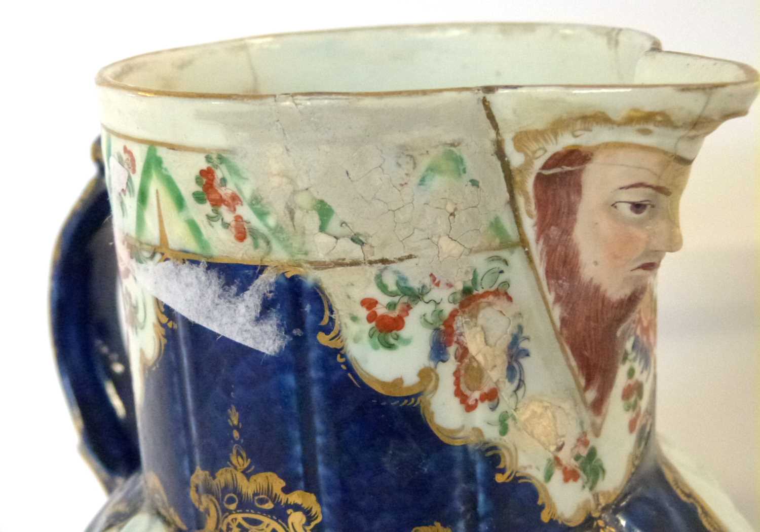 An 18th Century Worcester mask jug with blue ground with panels of Kakiemon style decoration (broken - Image 5 of 6