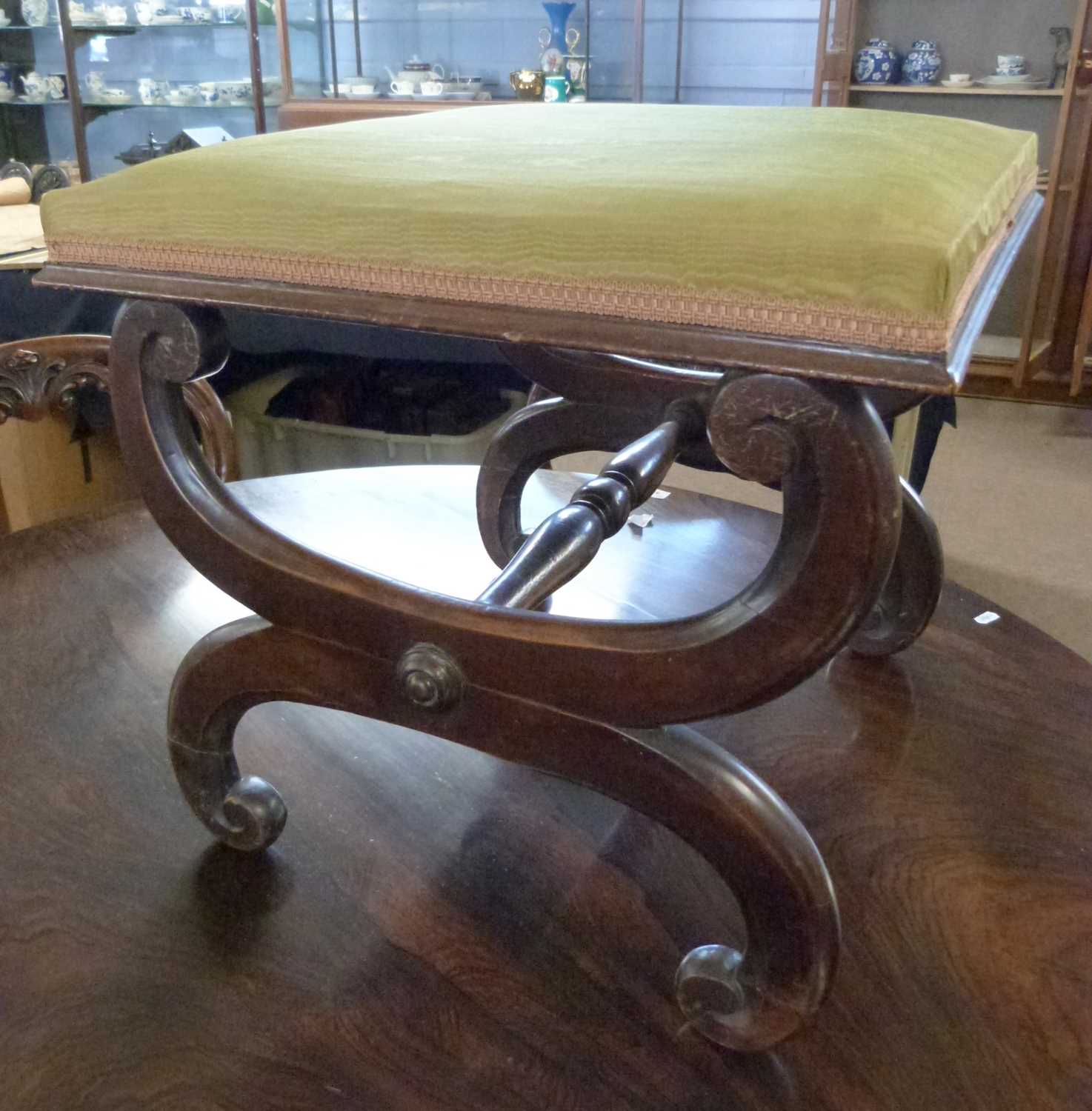 A small Victorian footstool with mahogany frame with X formed ends and green upholstered top, 46cm - Bild 2 aus 2