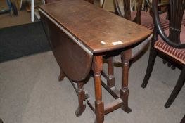 18th century oak drop leaf dining table of oval form raised on turned legs and Braganza feet, 90cm
