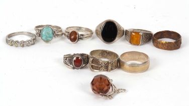 A mixed lot of assorted silver and white metal rings, 44g, (10)