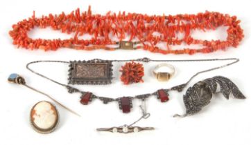 A mixed lot of jewellery to include a yellow metal and cultured pearl bar brooch, marks worn (