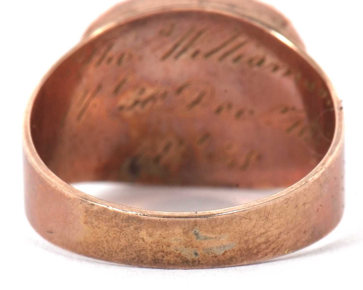 An early 19th century memorial ring, the rectangular keepsake panel (empty) surrounded by black - Image 6 of 7