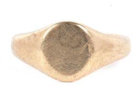 A 9ct signet ring, size N, hallmarked Birmingham 1944, size N, 3.1g