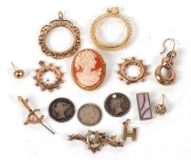 A mixed lot of gold and other jewellery, to include a 22ct mounted oval shell cameo, 4.8g, a pair of