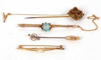 Four brooches: to include a 9c and blue stone brooch, 3.6g, a four stone citrine stick pin (tests as