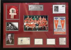MANCHESTER UNITED 1968 European Cup winners signed display, featuring photographs and notelts