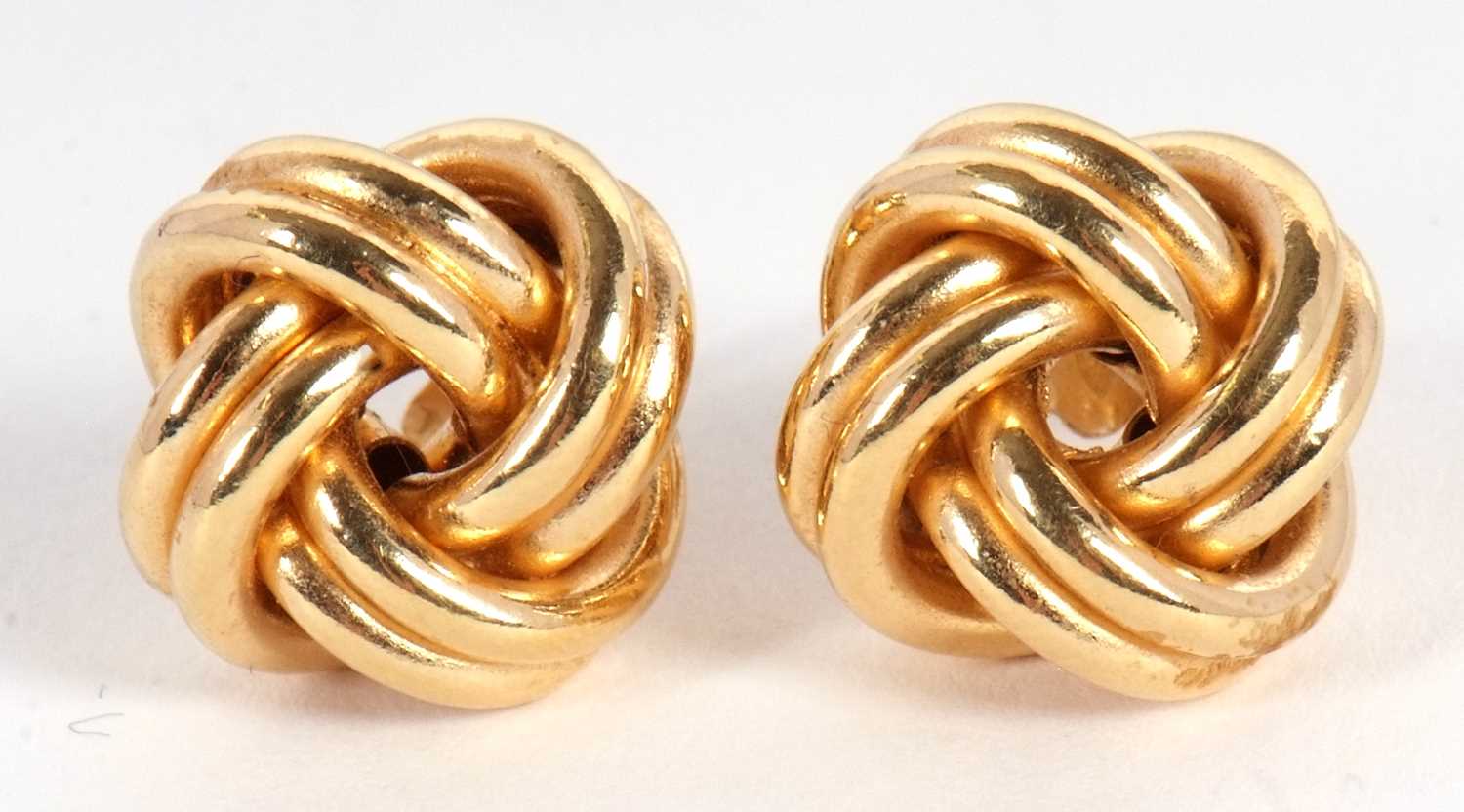 A pair of 18ct knot style earrings, approx. 13mm diameter, with posts stamped 750 and hallmarked - Image 2 of 5