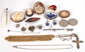 A mixed lot of jewellery to include three oval shell cameo brooches, silver, costume jewellery etc