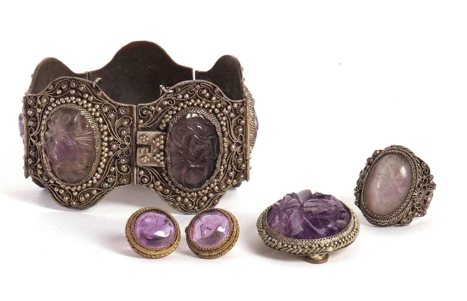 A quantity of Chinese amethyst jewellery, to include a white metal filigree decorated bracelet set - Image 2 of 8