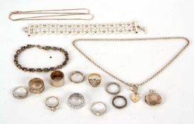 A mixed lot of silver and white metal jewellery to include a contemporary two row Italian silver