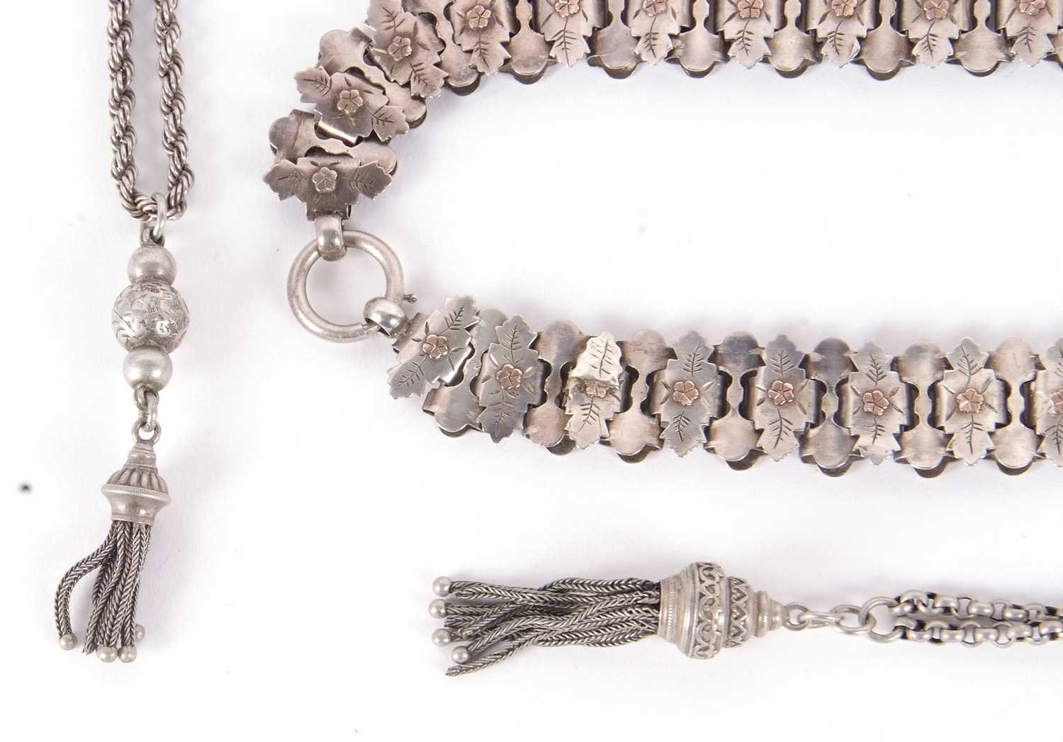 A quantity of mixed silver and white metal chains to include a fancy link necklace with rose gold - Image 4 of 4