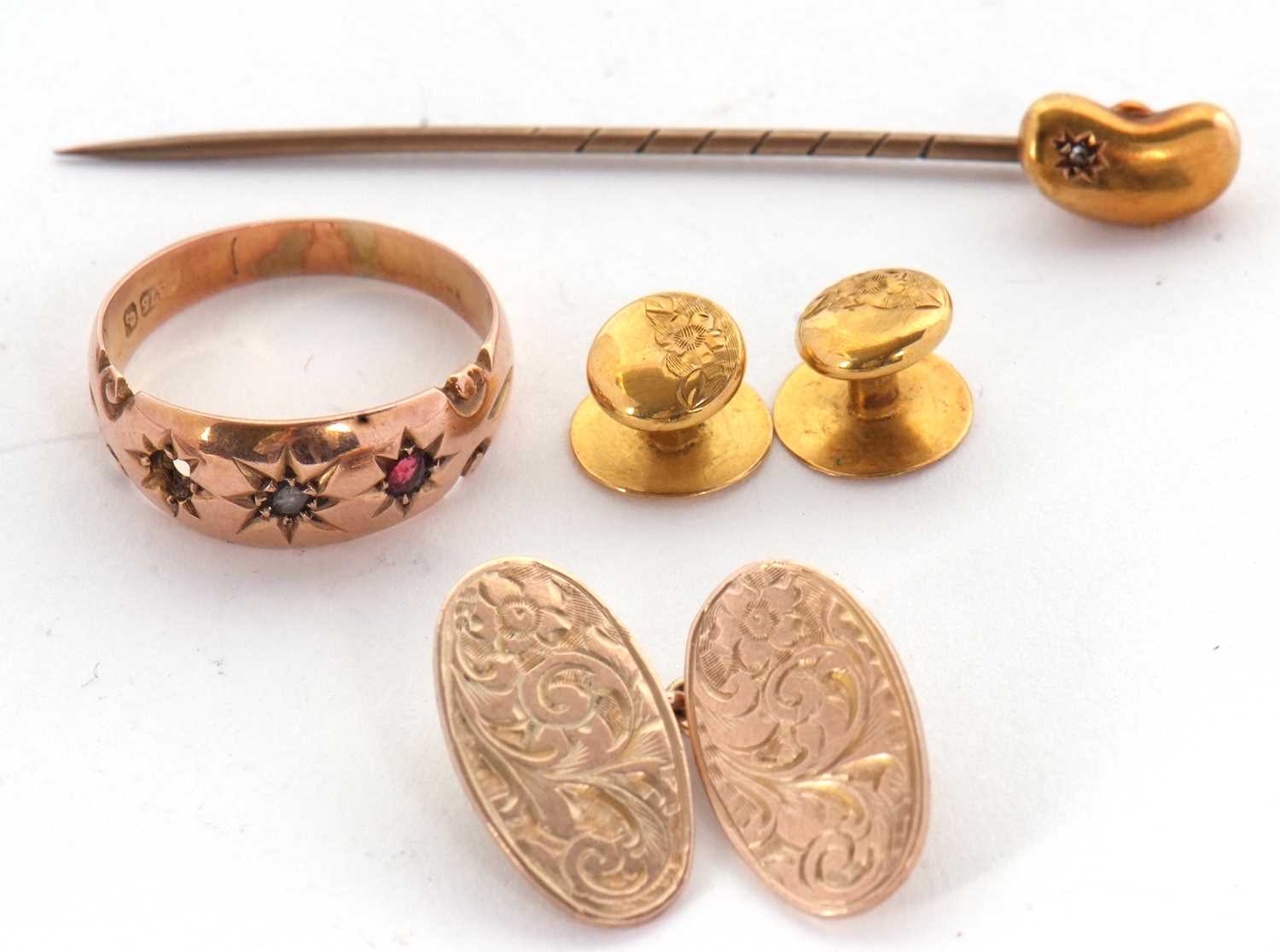 A mixed lot of jewellery to include a pair of 9ct oval cufflinks hallmarked Birmingham 1922, a - Image 4 of 4