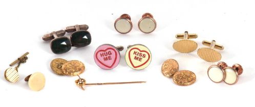 A mixed lot of gentleman's accessories to include a seed pearl stick pin stamped 15ct, 1.3g,