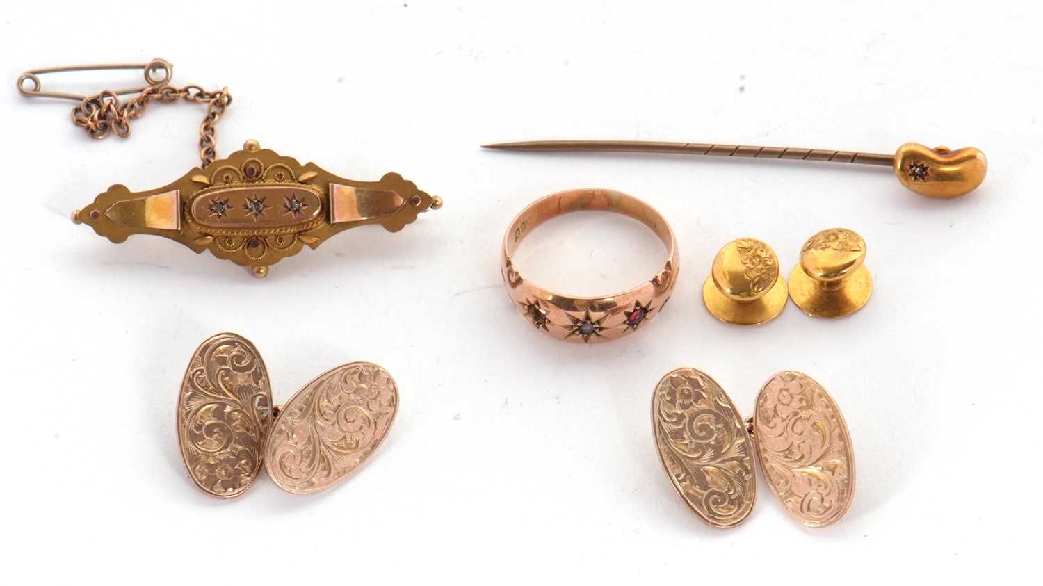 A mixed lot of jewellery to include a pair of 9ct oval cufflinks hallmarked Birmingham 1922, a - Image 2 of 4