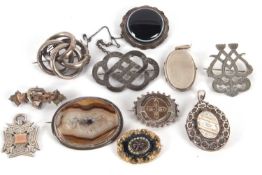 A quantity of silver and white metal jewellery, to include agate specimen brooches, lockets,