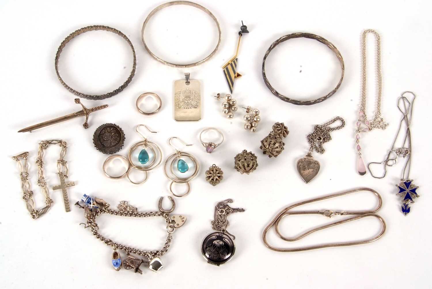 A mixed lot silver and white metal jewellery to include an ametrine ring, a charm bracelet, a 1977 - Image 2 of 6