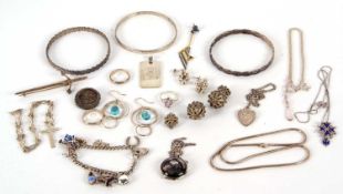 A mixed lot silver and white metal jewellery to include an ametrine ring, a charm bracelet, a 1977