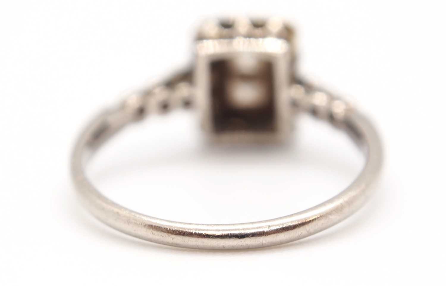 An Art Deco 18ct and platinum diamond ring, set to centre with two square step cut diamonds and - Image 7 of 9