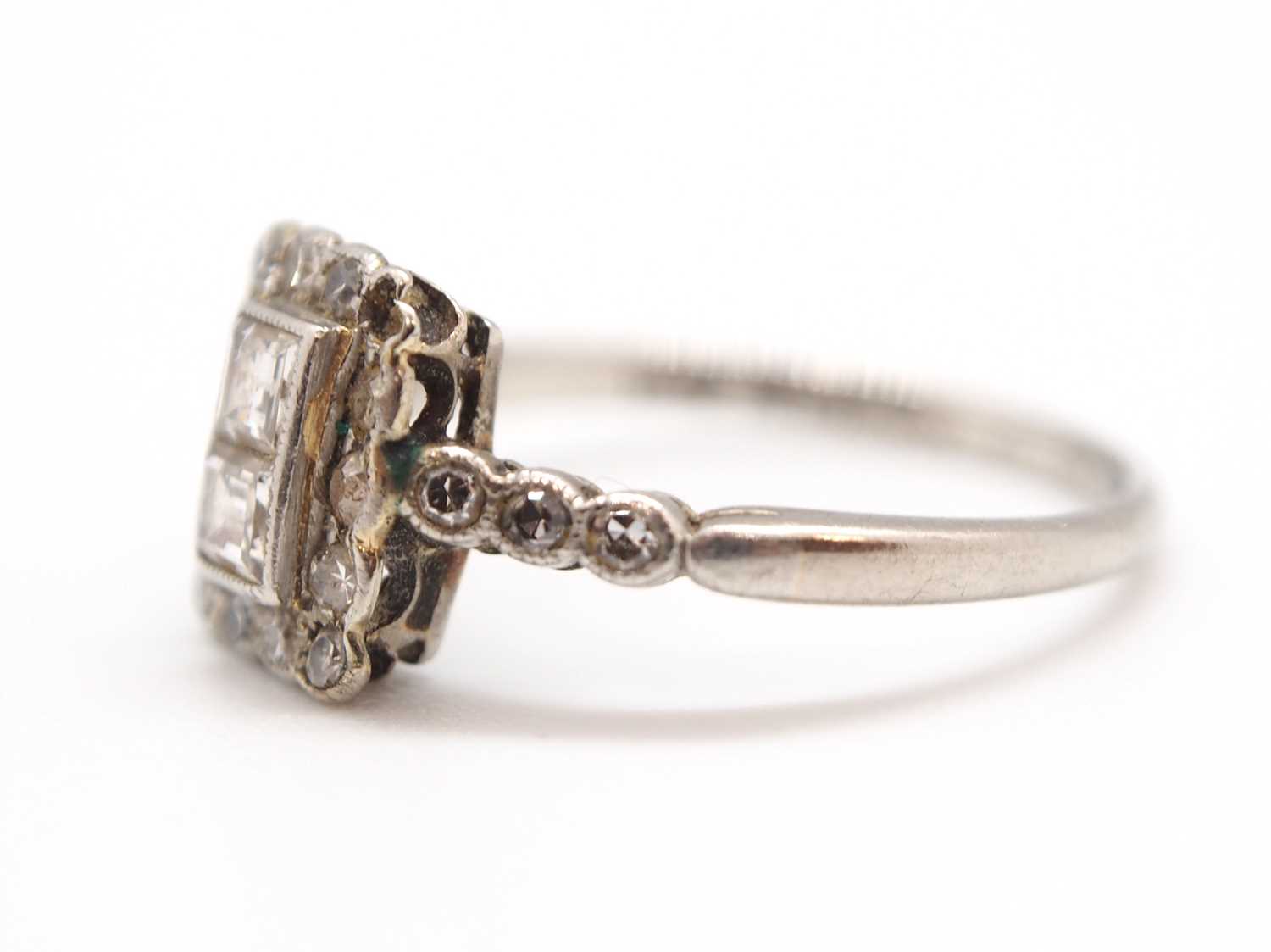 An Art Deco 18ct and platinum diamond ring, set to centre with two square step cut diamonds and - Image 4 of 9