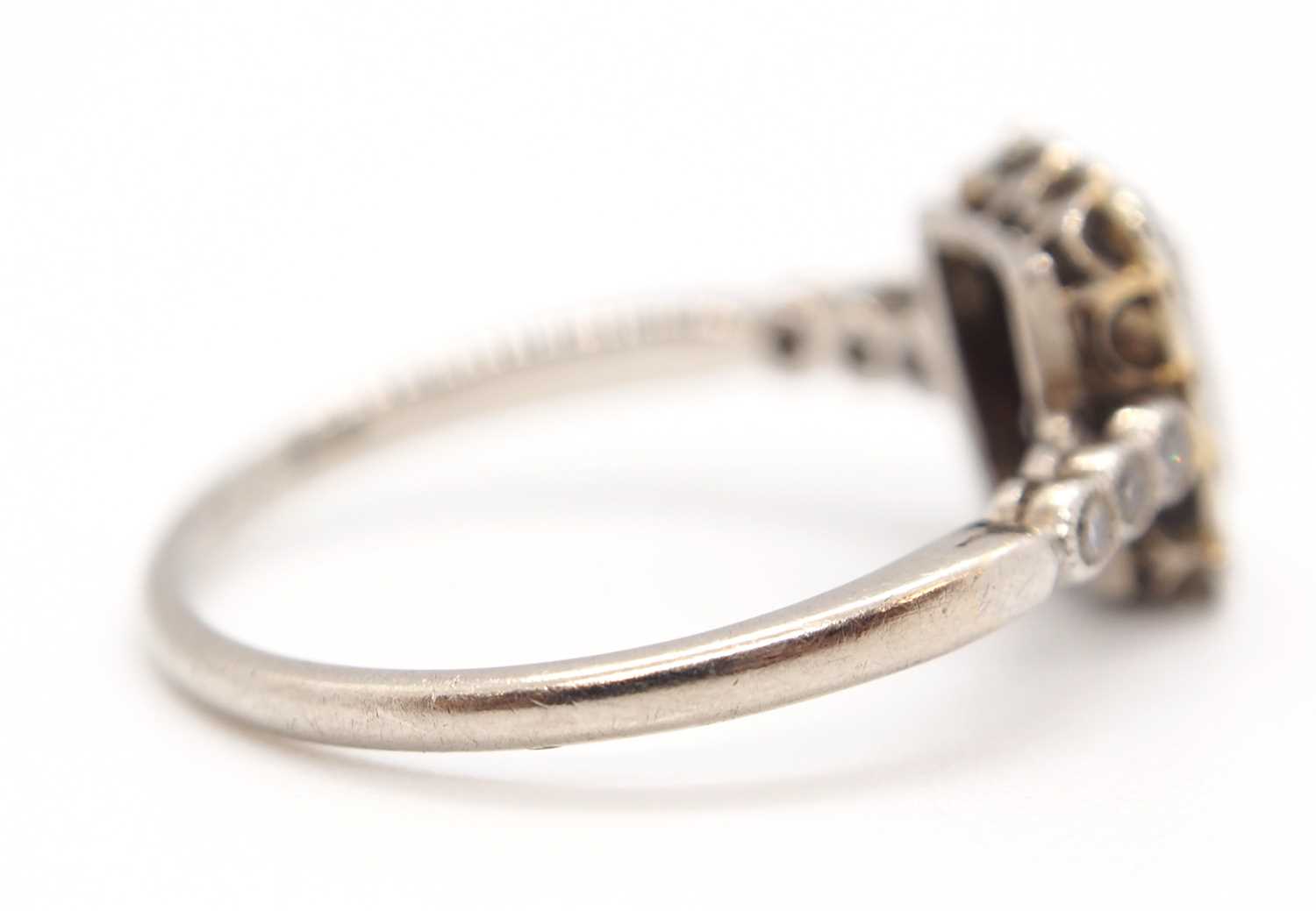 An Art Deco 18ct and platinum diamond ring, set to centre with two square step cut diamonds and - Image 2 of 9