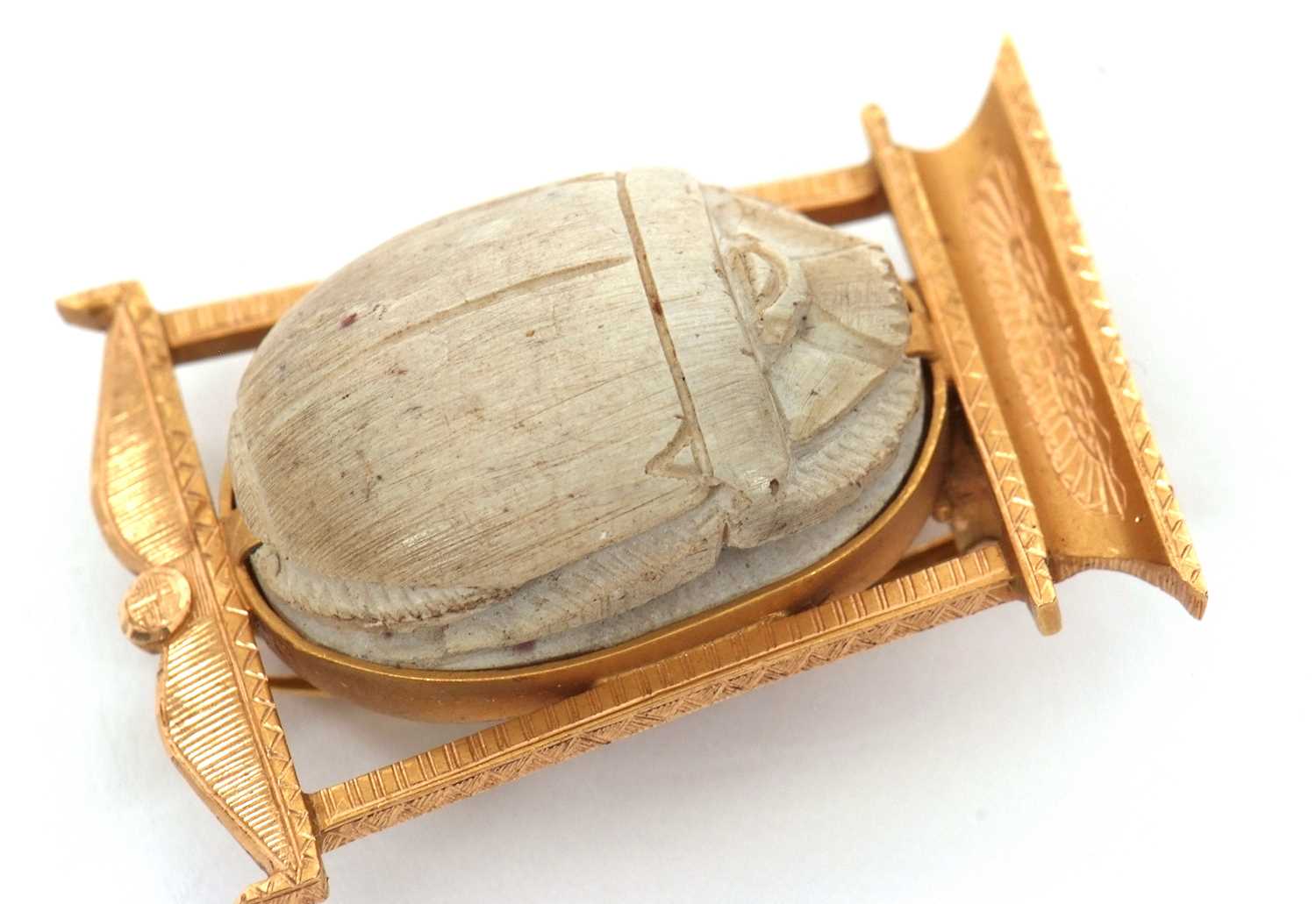 A scarab brooch, the carved stone scarab in a collet mount within a stylised Egyptian style frame, - Image 4 of 5