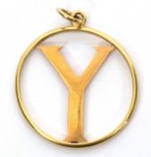 An 18ct 'Y' pendant, the circular pendant with initial Y to centre, hallmarked 1976, 3cm diameter,