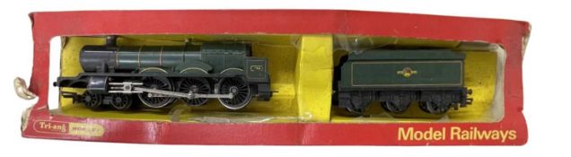 A boxed Hornby 00 gauge 4-6-0 locomotive and tender in green livery, 4983