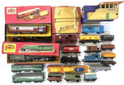 A mixed lot of various Horny Dublo 00 gauge rolling stock, to include: - 2400 TPO Mail Van Set -