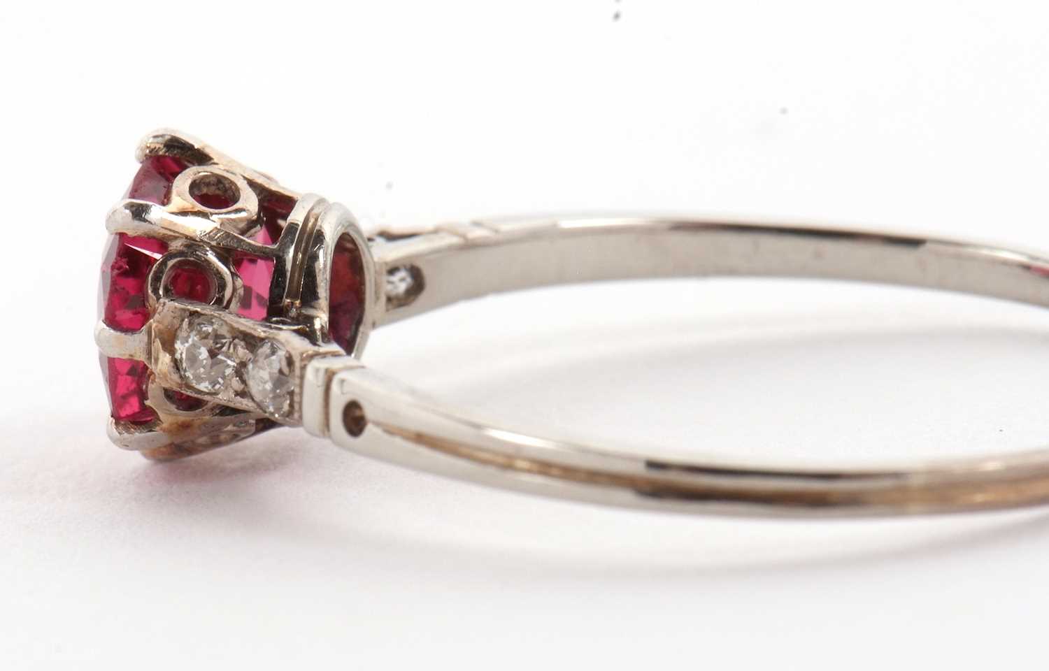 AMENDMENT: A pink spinel ring, the cushion shape pink spinel, approx. 8 x 7.5 x 4.7mm, possibly - Image 8 of 14