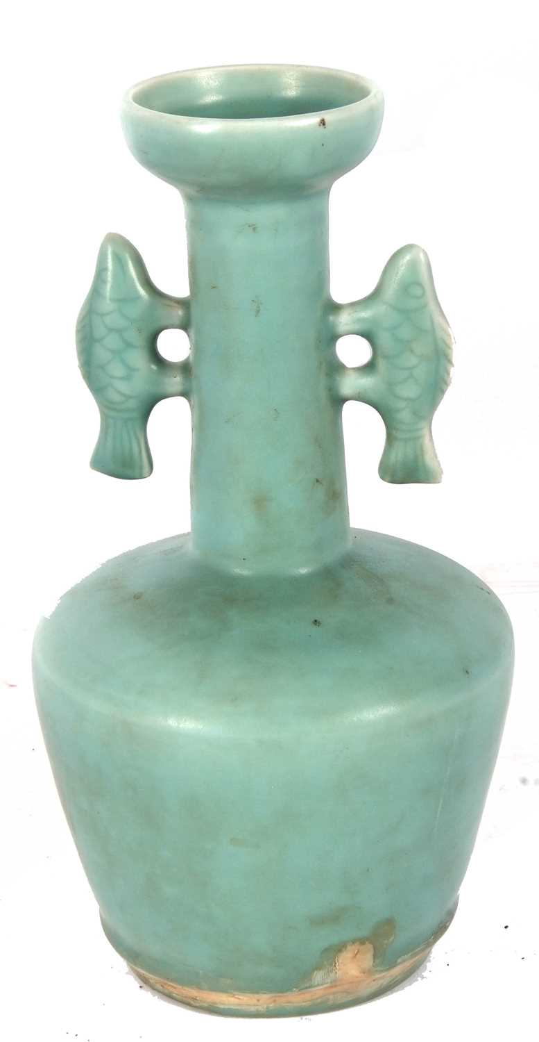A Song style mallet shaped vase with fish handles in wooden carrying box, 30cm high - Image 5 of 6