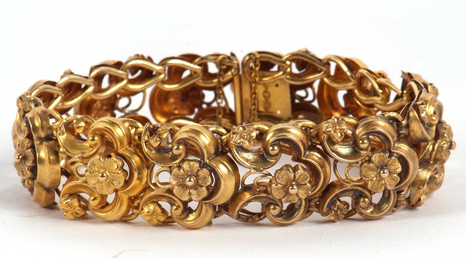 A 19th century bracelet, the articulated repousse links with floral centres, with integrated clasp - Image 5 of 9