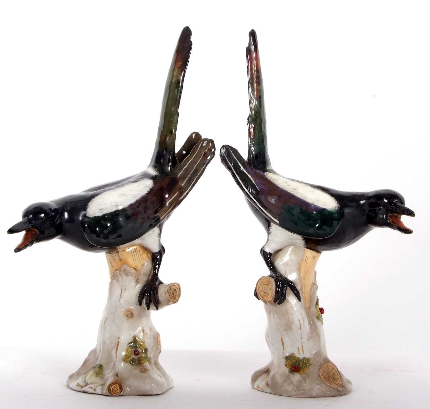 A pair of continental porcelain models of Magpies in Meissen style, factory mark in blue to base - Image 4 of 9