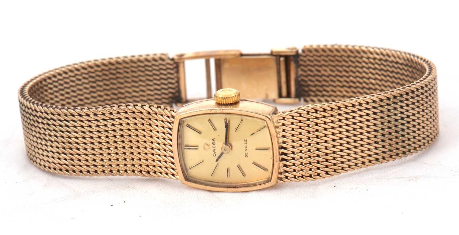 A 9ct gold ladies Omega wristwatch with box, the watch is stamped 9ct on the bracelet clasp and - Image 2 of 5