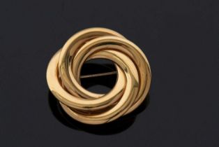 An 18ct knot brooch, the round not style brooch, 4cm diameter, stamped 750 to reverse, 16g, cased