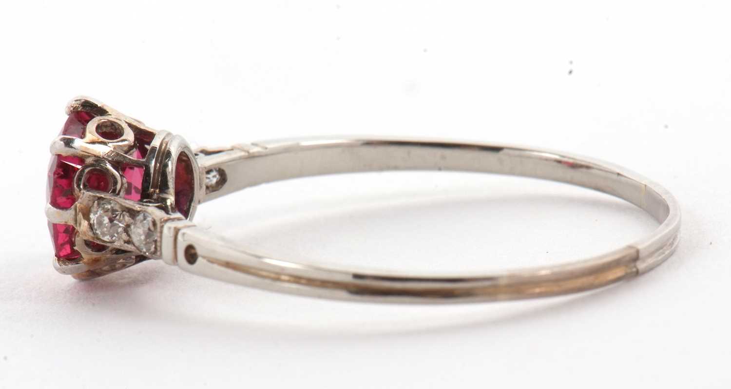 AMENDMENT: A pink spinel ring, the cushion shape pink spinel, approx. 8 x 7.5 x 4.7mm, possibly - Image 9 of 14