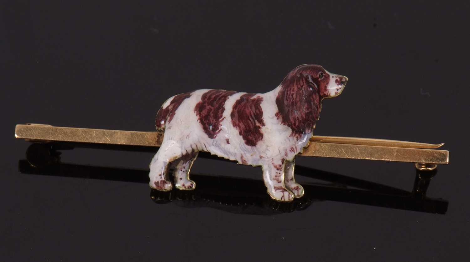 A 15ct enamelled spaniel bar brooch, the naturalistically enamelled spaniel set to a plain bar - Image 5 of 6