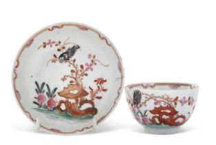 A Lowestoft porcelain tea bowl and saucer with polychrome blackbird pattern design, saucer 12cm