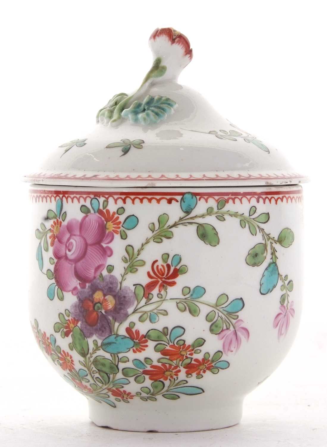 A good Lowestoft sucrier and cover with a polychrome design of flowers in Curtis style, 13cm high - Image 2 of 5