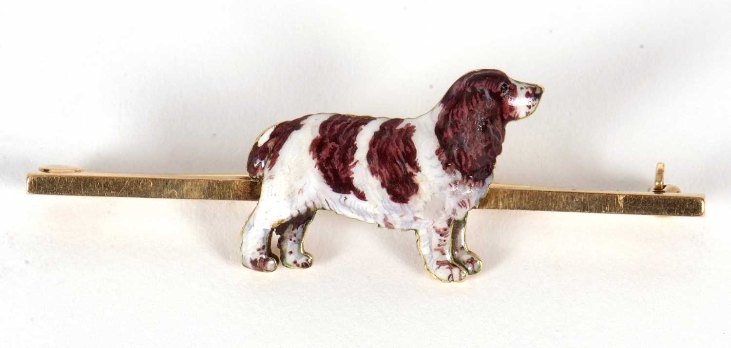 A 15ct enamelled spaniel bar brooch, the naturalistically enamelled spaniel set to a plain bar - Image 2 of 6