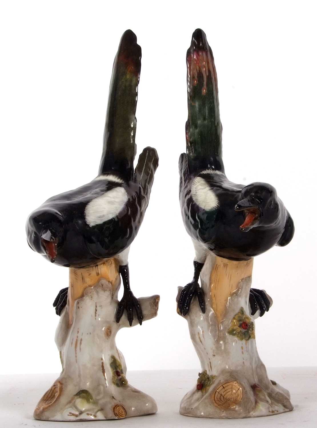 A pair of continental porcelain models of Magpies in Meissen style, factory mark in blue to base - Image 2 of 9